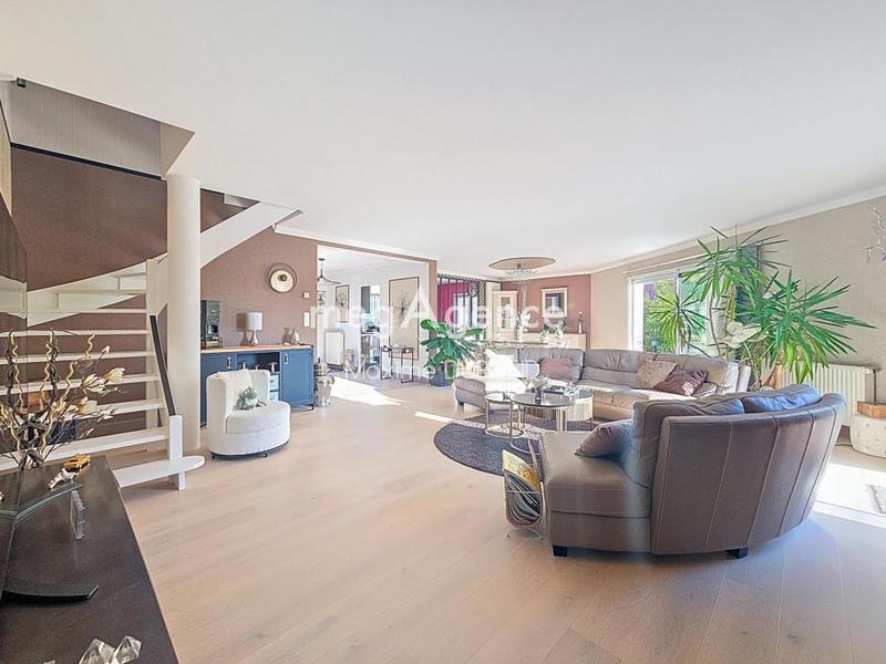 Maison - 172 m² - 7 pièces