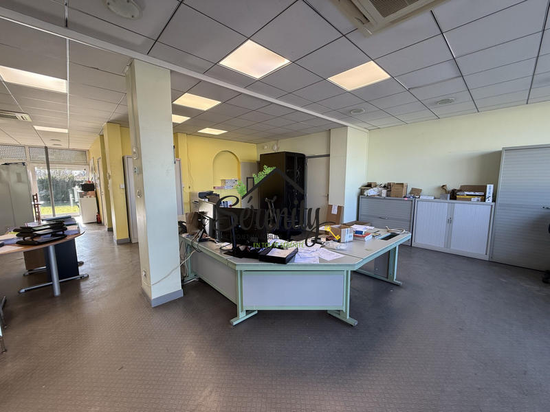 Parking / Garage - 190 m²