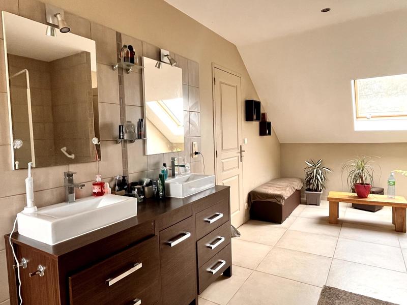 Maison - 222 m² - 8 pièces