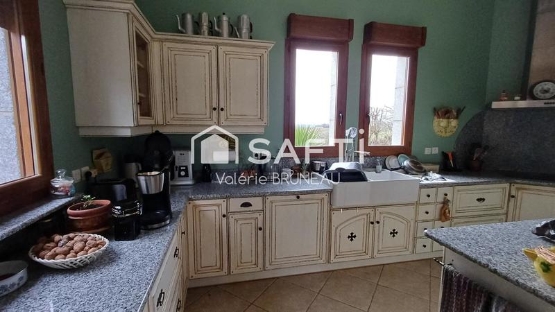 Maison - 250 m² - 10 pièces