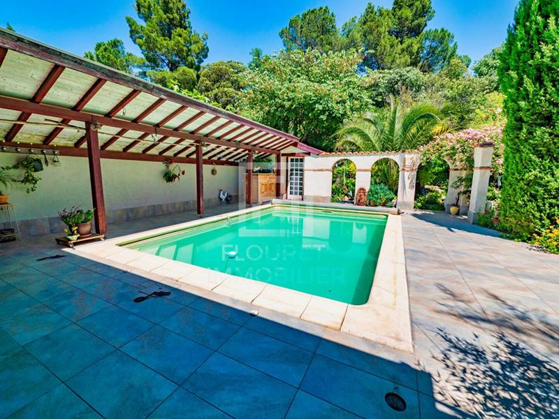 Mas - 270 m² - 10 pièces