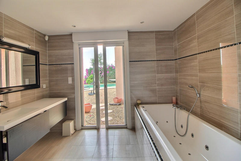 Appartement - 220 m² - 5 pièces