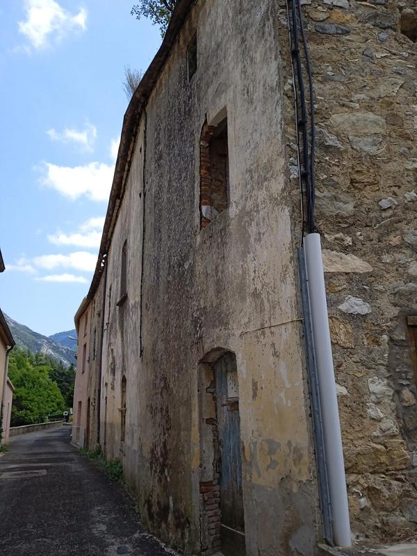 Maison - 250 m² - 6 pièces