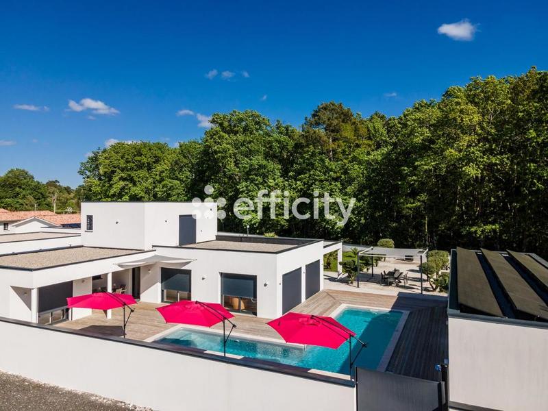 Maison - 340 m² - 10 pièces