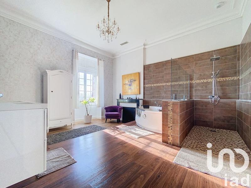 Maison - 471 m² - 11 pièces