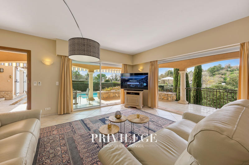 Villa - 240 m² - 8 pièces