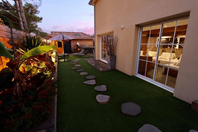 Maison - 220 m² - 6 pièces