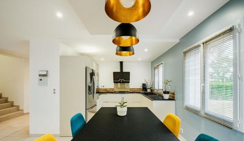 Maison - 249 m² - 11 pièces