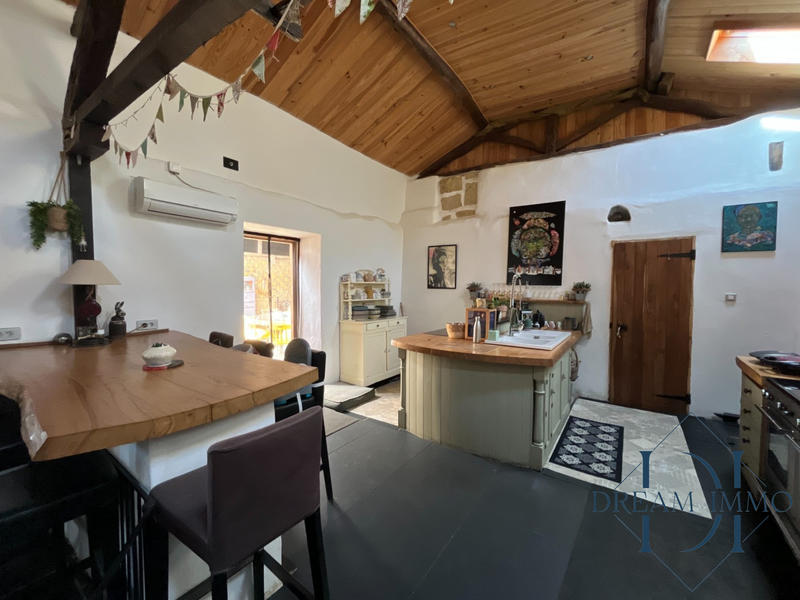 Maison - 259 m² - 8 pièces