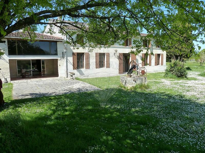 Propriété - 575 m² - 15 pièces