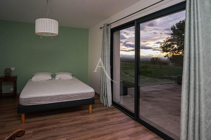 Maison - 104 m² - 4 pièces