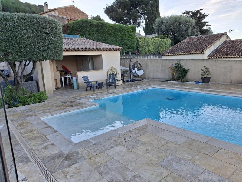 Maison - 212 m² - 8 pièces