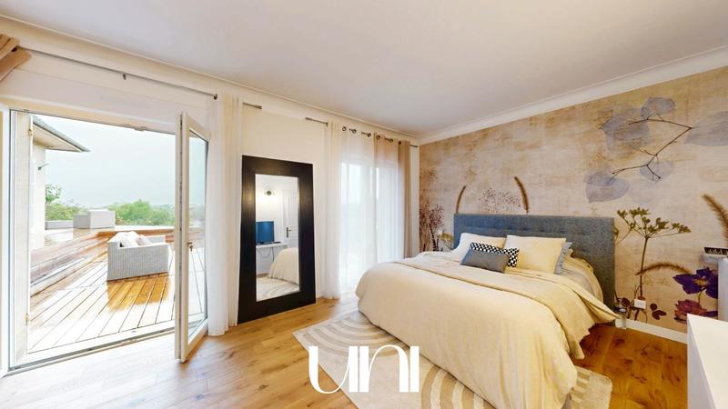 Maison - 260 m² - 6 pièces