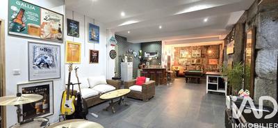 Maison - 230 m² - 8 pièces