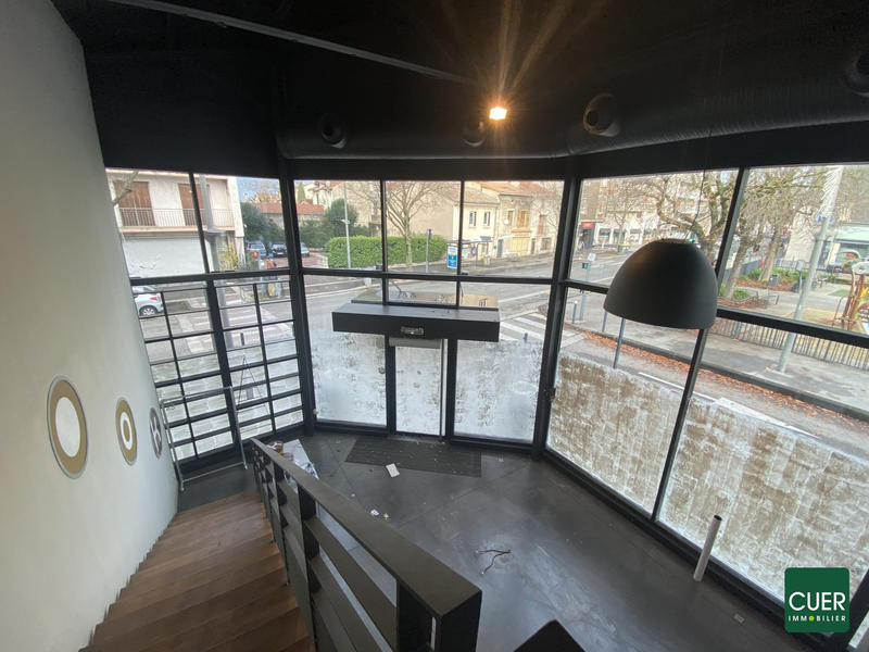 Local commercial - 263 m² - 5 pièces