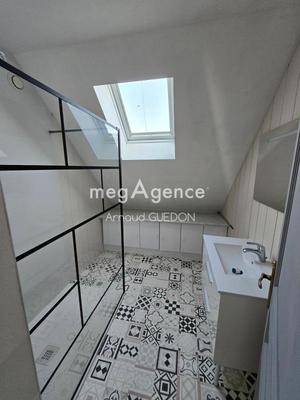 Maison - 205 m² - 9 pièces