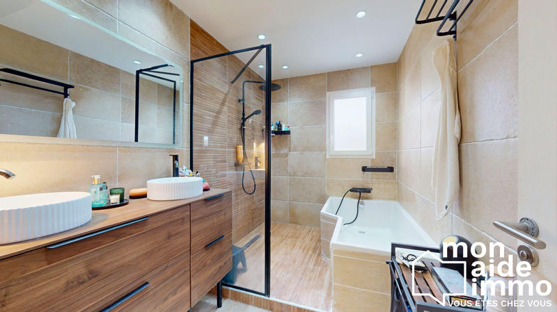 Maison - 95 m² - 4 pièces