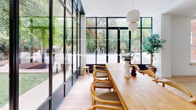 Propriété - 300 m² - 8 pièces