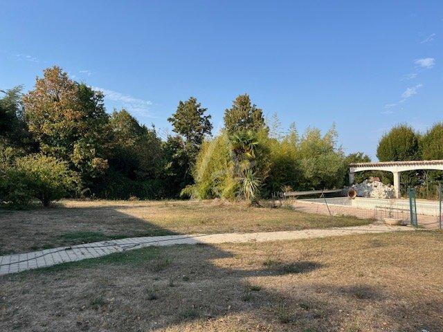 Maison - 250 m² - 6 pièces