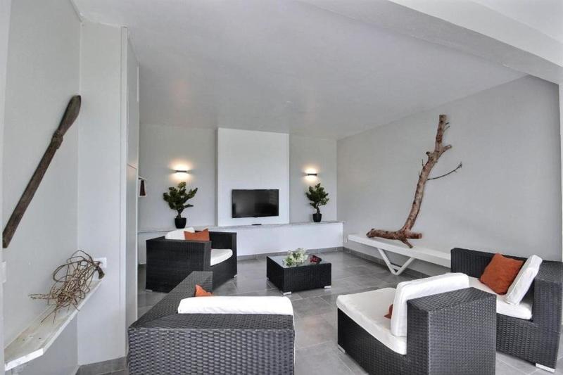 Maison - 277 m² - 8 pièces