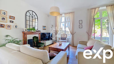 Maison - 235 m² - 10 pièces