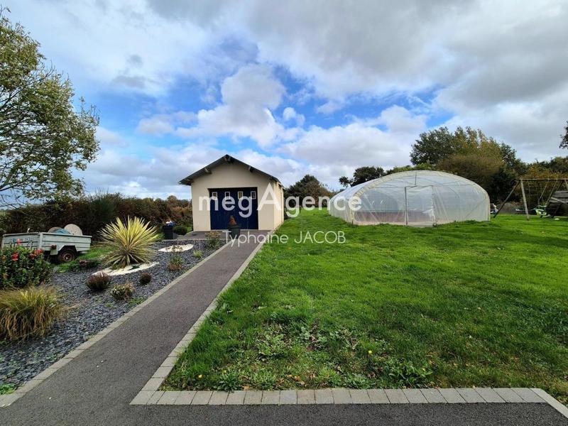 Maison - 210 m² - 10 pièces