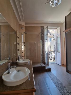 Maison - 215 m² - 9 pièces