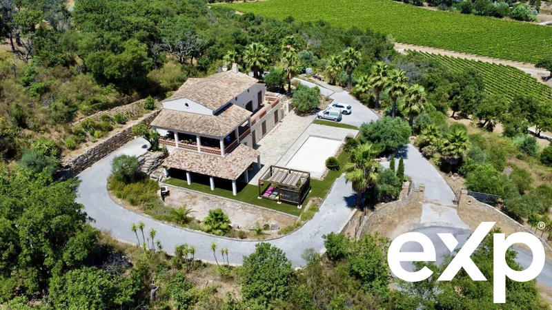 Villa - 247 m² - 7 pièces