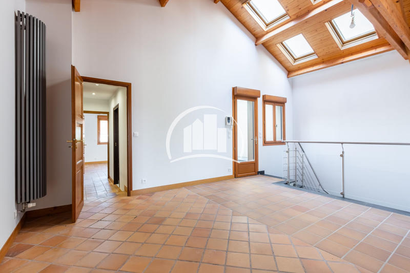 Maison - 250 m² - 6 pièces