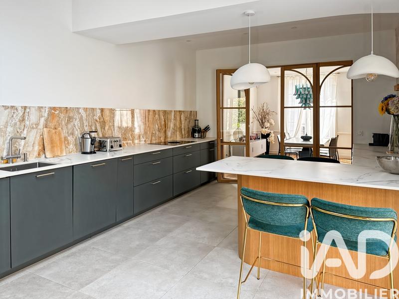 Maison - 220 m² - 7 pièces