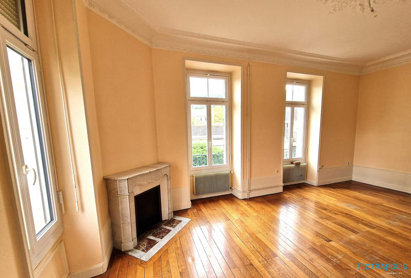 Maison - 342 m² - 12 pièces