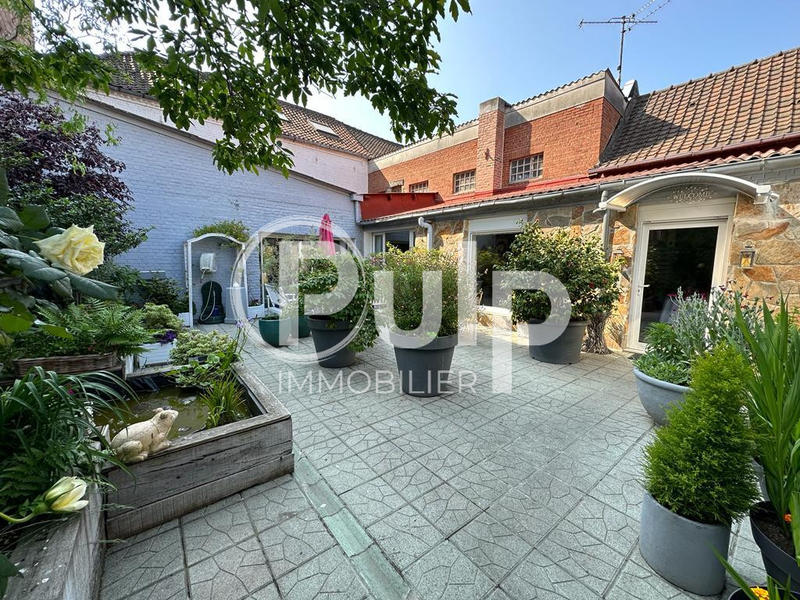 Maison - 178 m² - 8 pièces