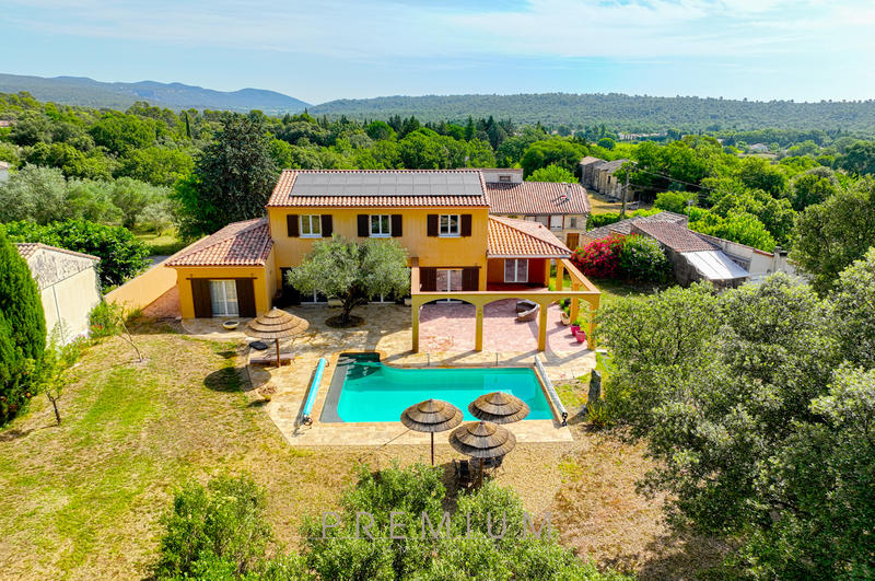 Villa - 217 m² - 6 pièces