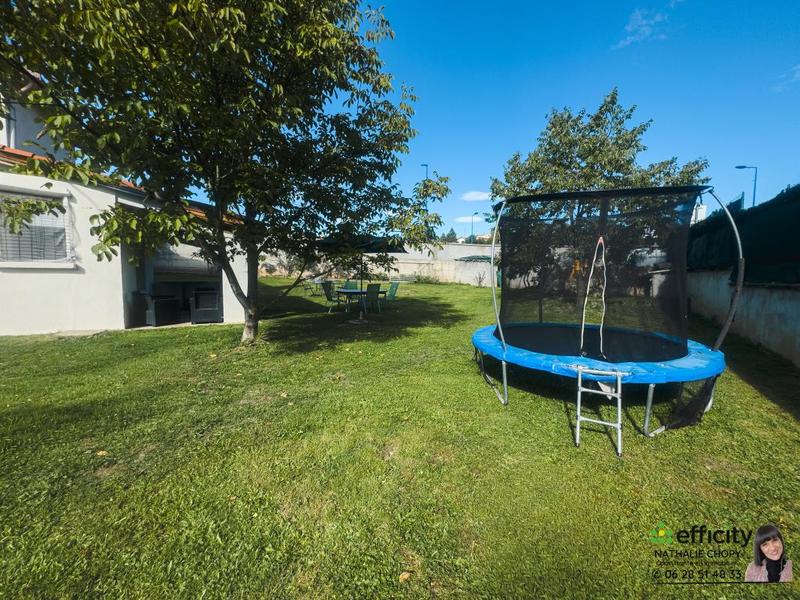 Maison - 250 m² - 12 pièces