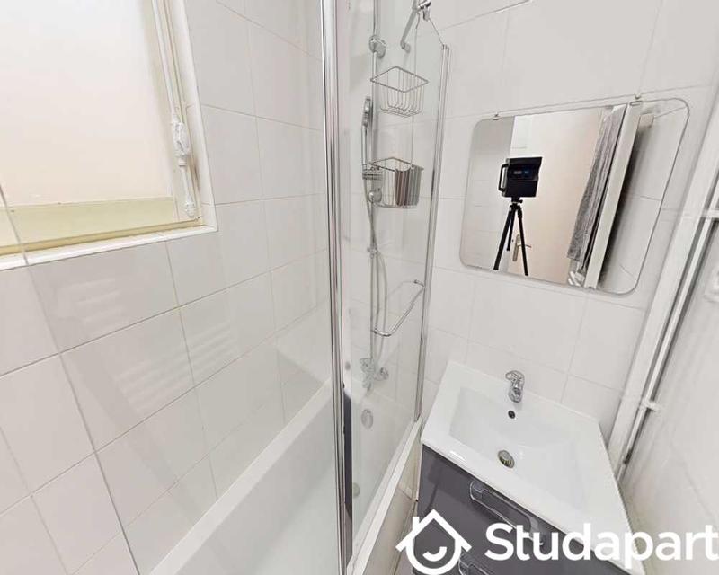 Chambre - 140 m² - 1 pièce