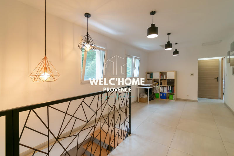 Maison - 235 m² - 7 pièces