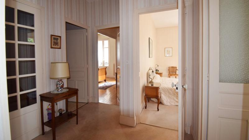 Maison - 214 m² - 9 pièces