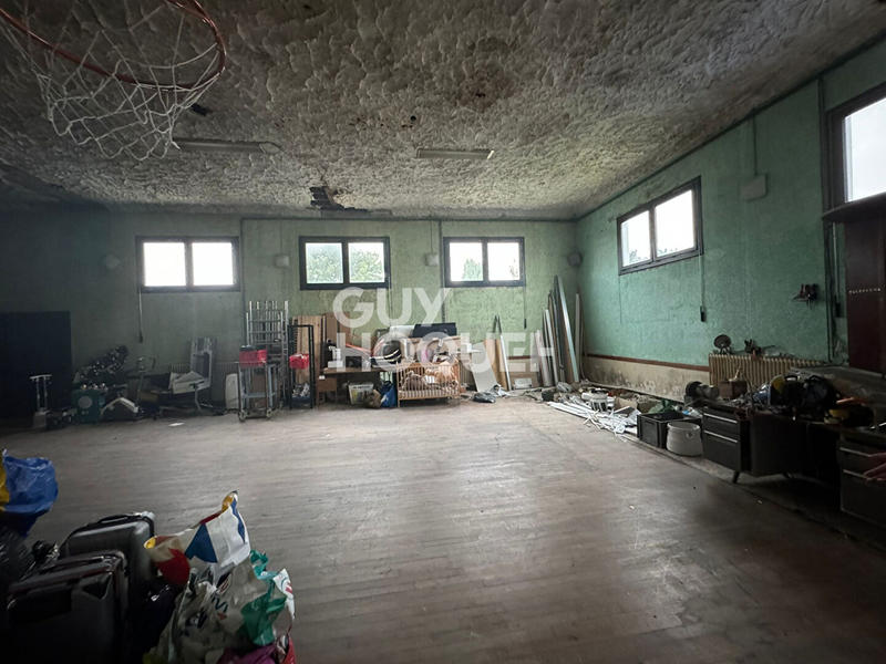 Maison - 320 m² - 15 pièces