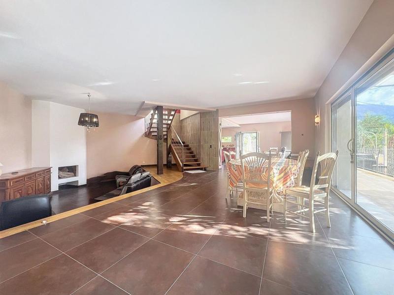 Maison - 253 m² - 5 pièces