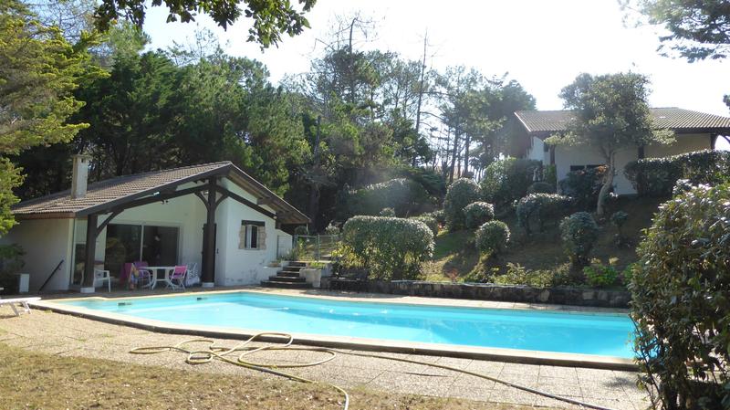 Maison - 210 m² - 6 pièces