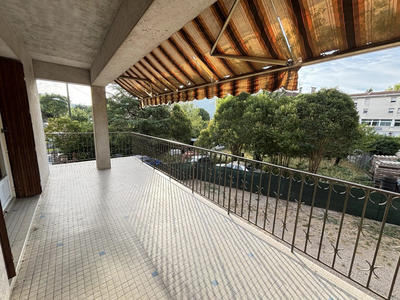 Maison - 254 m² - 12 pièces