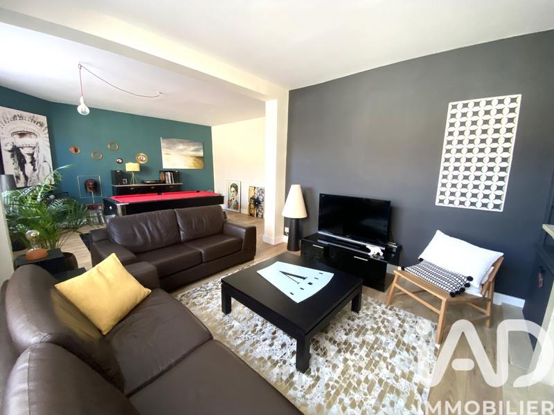 Maison - 233 m² - 7 pièces