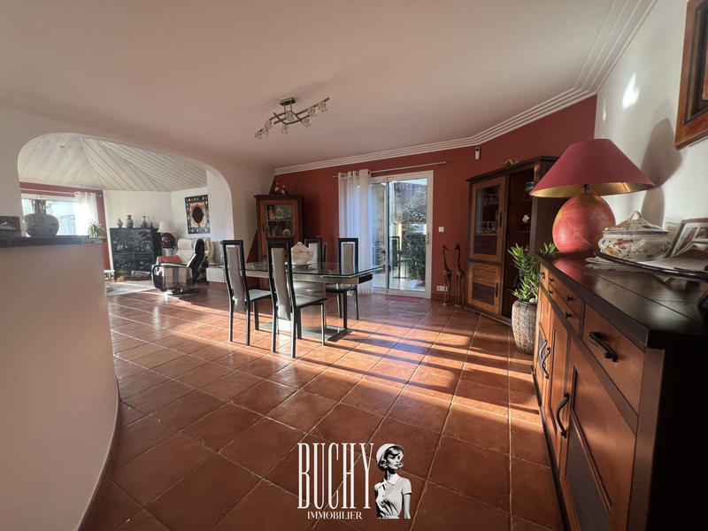 Maison - 202 m² - 7 pièces