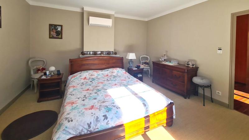 Maison - 213 m² - 7 pièces