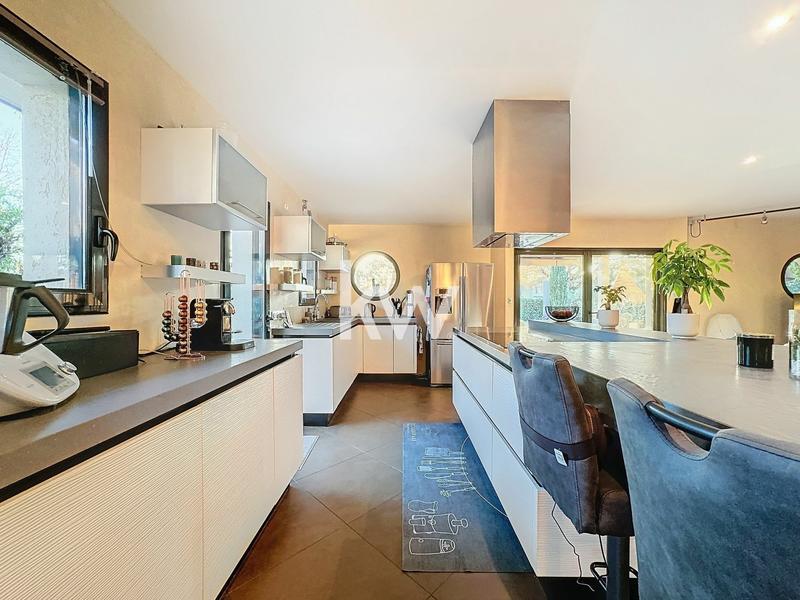 Maison - 307 m² - 6 pièces