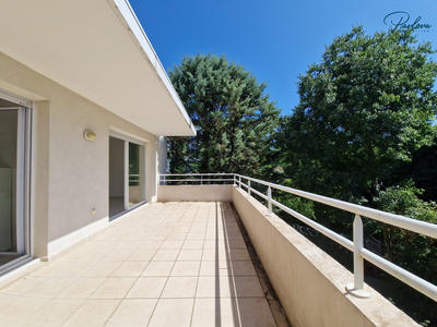 Appartement - 90 m² - 4 pièces