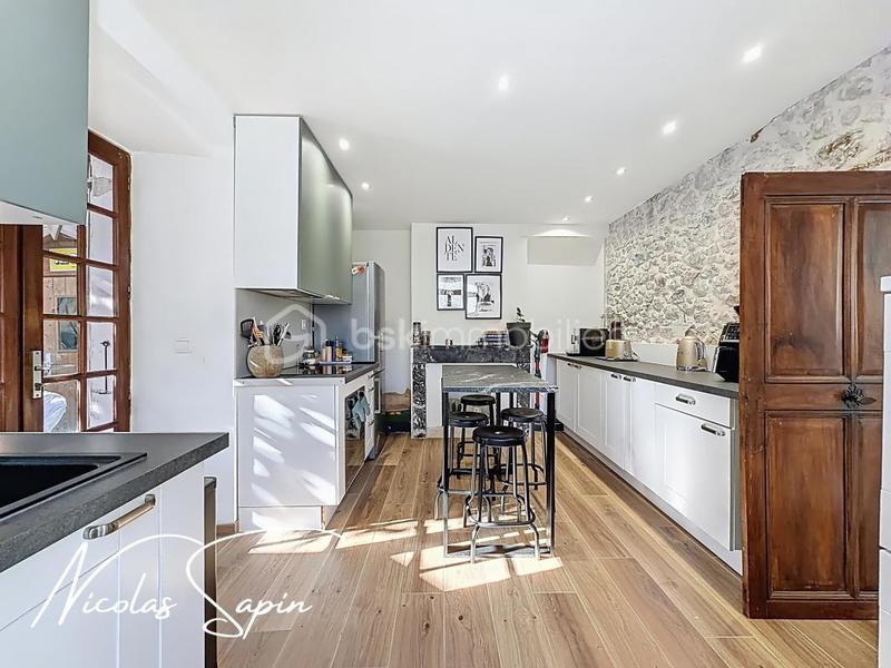 Appartement - 75 m² - 3 pièces