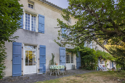Maison - 372 m² - 13 pièces