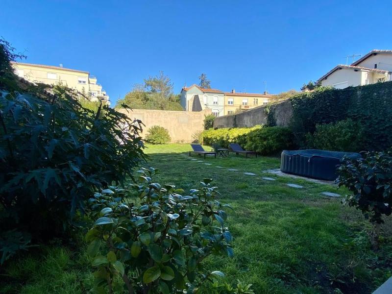 Maison - 220 m² - 6 pièces