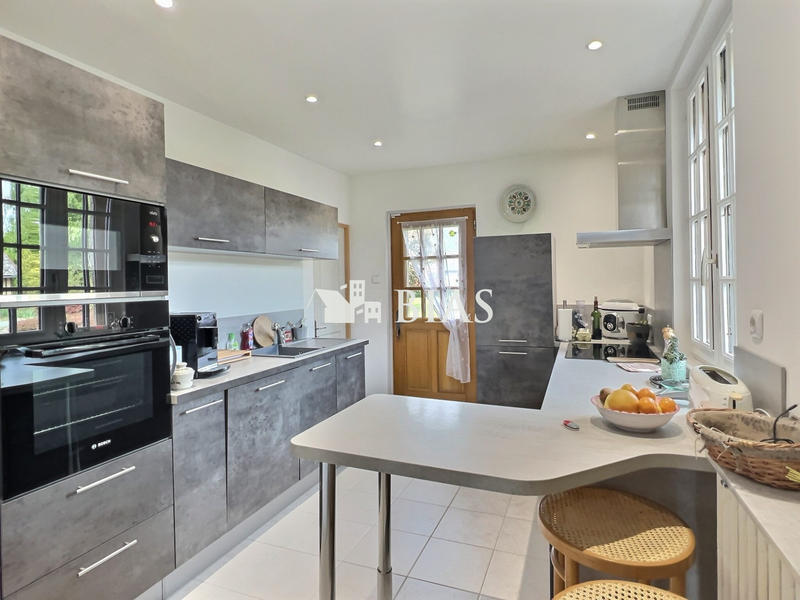 Maison - 143 m² - 5 pièces